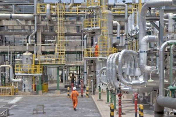 Rompetrol îşi centralizează operaţiunile de comercializare a ţiţeiului